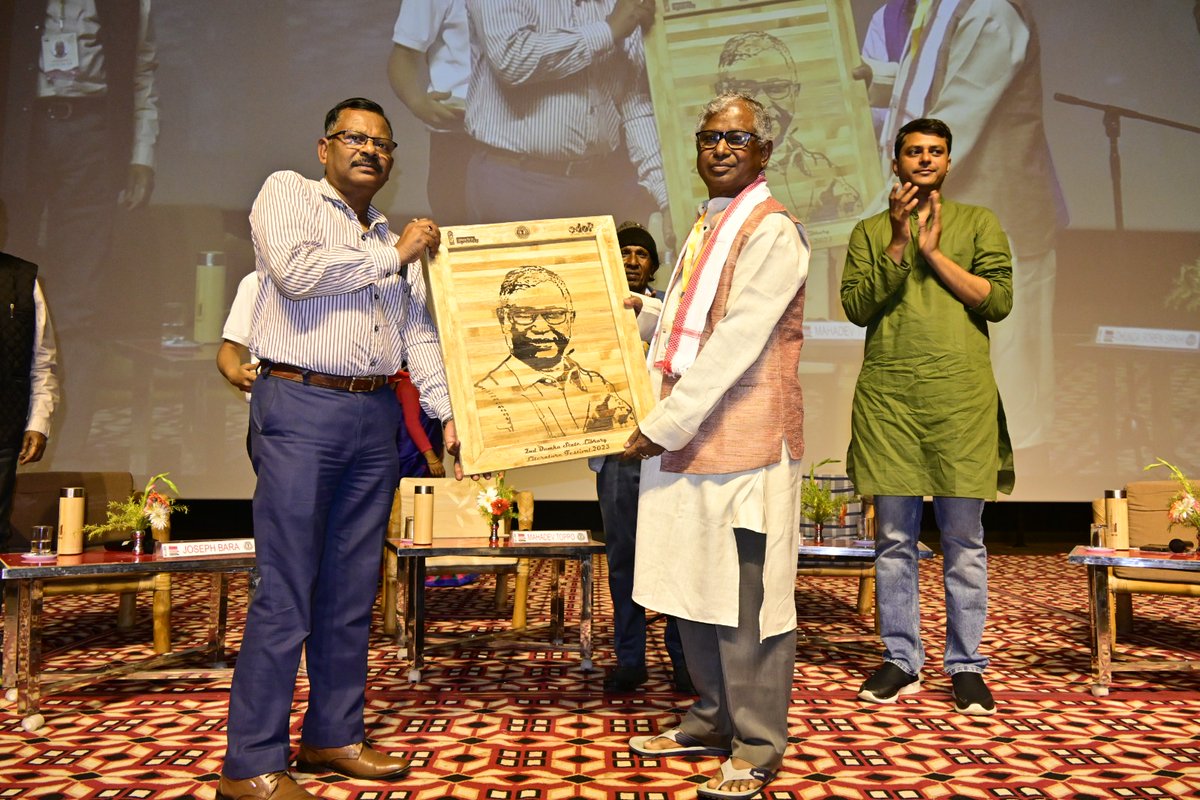 library_dumka's tweet photo. A big thank you to writer Mahadev Toppo for making Dumka state library literature festival a grand success. It was wonderful to have you in Dumka. https://t.co/9tOtySaVa8