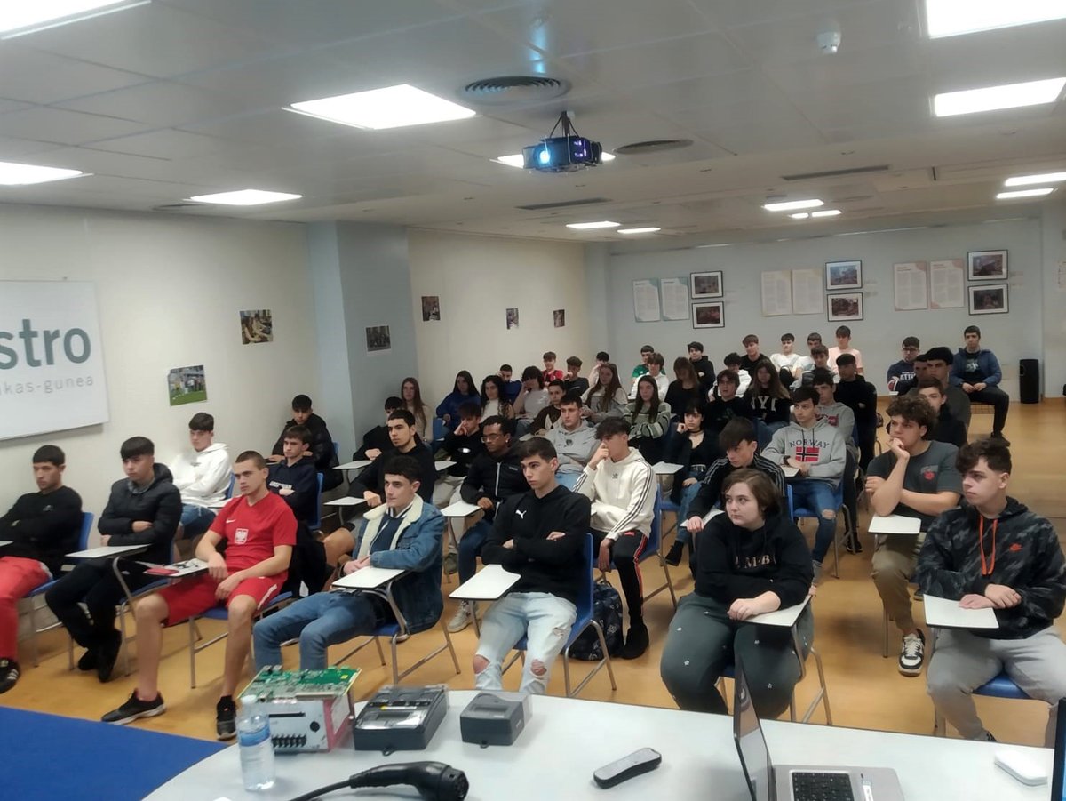 CFSomorrostro's tweet photo. ZIV AUTOMATION en las aulas de #Bachillerato dentro del programa #FPParke (@HETELFP, @IkaslanEuskadi y @ParkeEuskadi) con el objetivo de despertar el interés de los más jóvenes por las profesiones tecnológicas y la #FP. ¡¡Muy interesante!!
#abantean #ZureEtorkizunaGureEginkizuna https://t.co/GET41NHnWt