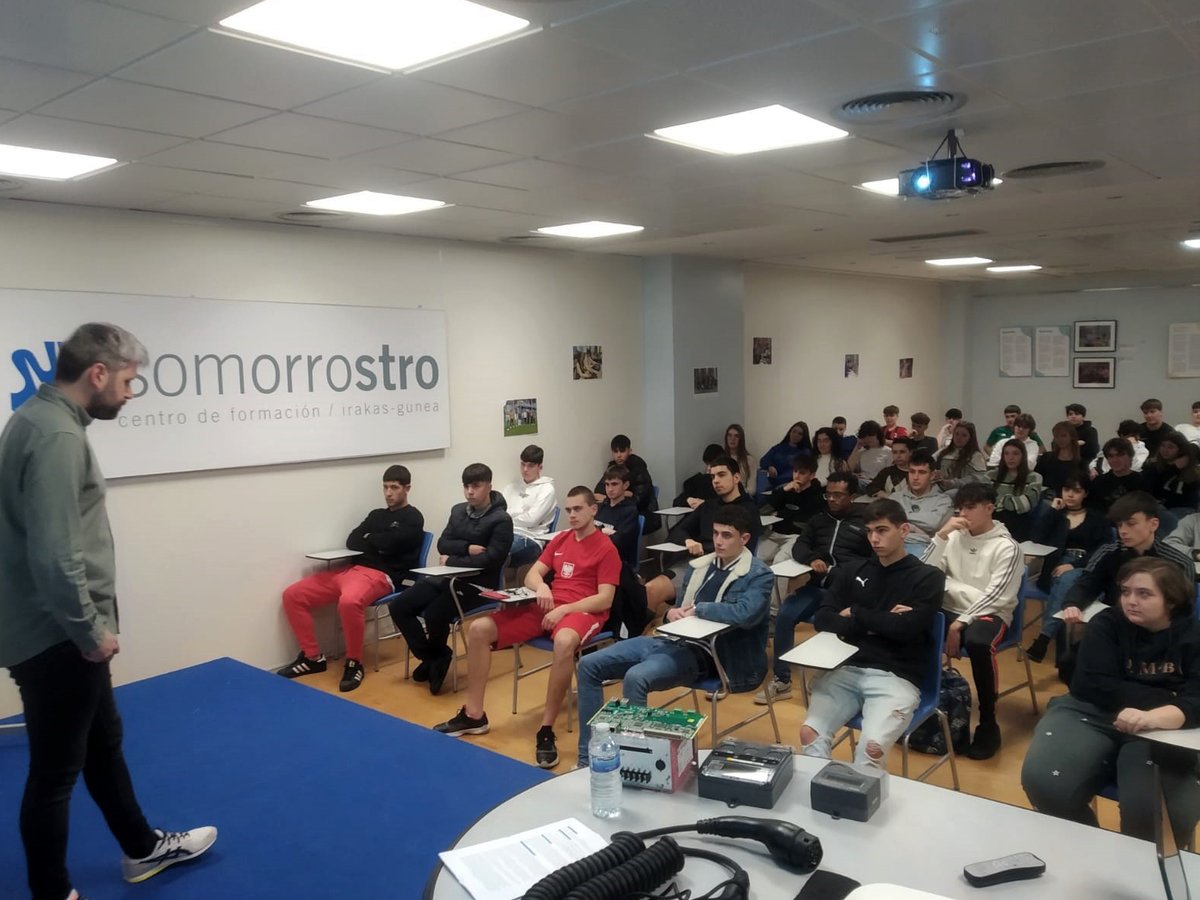 CFSomorrostro's tweet photo. ZIV AUTOMATION en las aulas de #Bachillerato dentro del programa #FPParke (@HETELFP, @IkaslanEuskadi y @ParkeEuskadi) con el objetivo de despertar el interés de los más jóvenes por las profesiones tecnológicas y la #FP. ¡¡Muy interesante!!
#abantean #ZureEtorkizunaGureEginkizuna https://t.co/GET41NHnWt