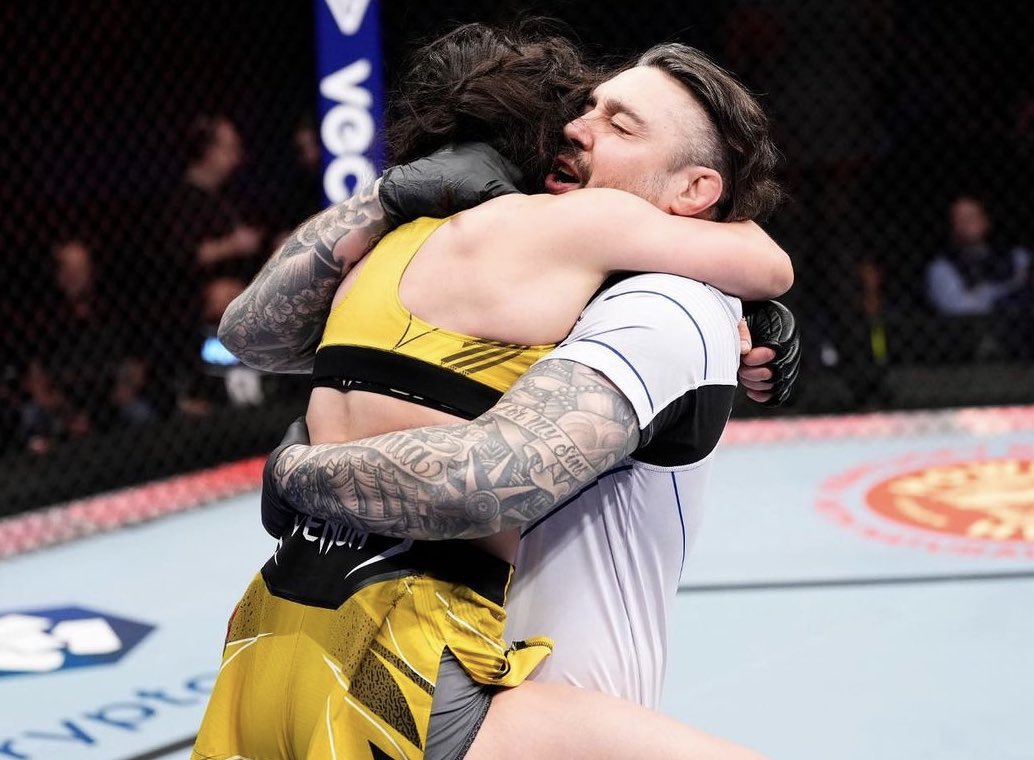 A whirlwind week will see Dan Hardy corner Veronica Hardy to a successful return before his first event in his new role with PFL. 

We talked UFC London, PFL’s objectives, opening night in Newcastle, Colby and Power Slap. 

The Craic is live! 

open.spotify.com/episode/7xE8Ir…