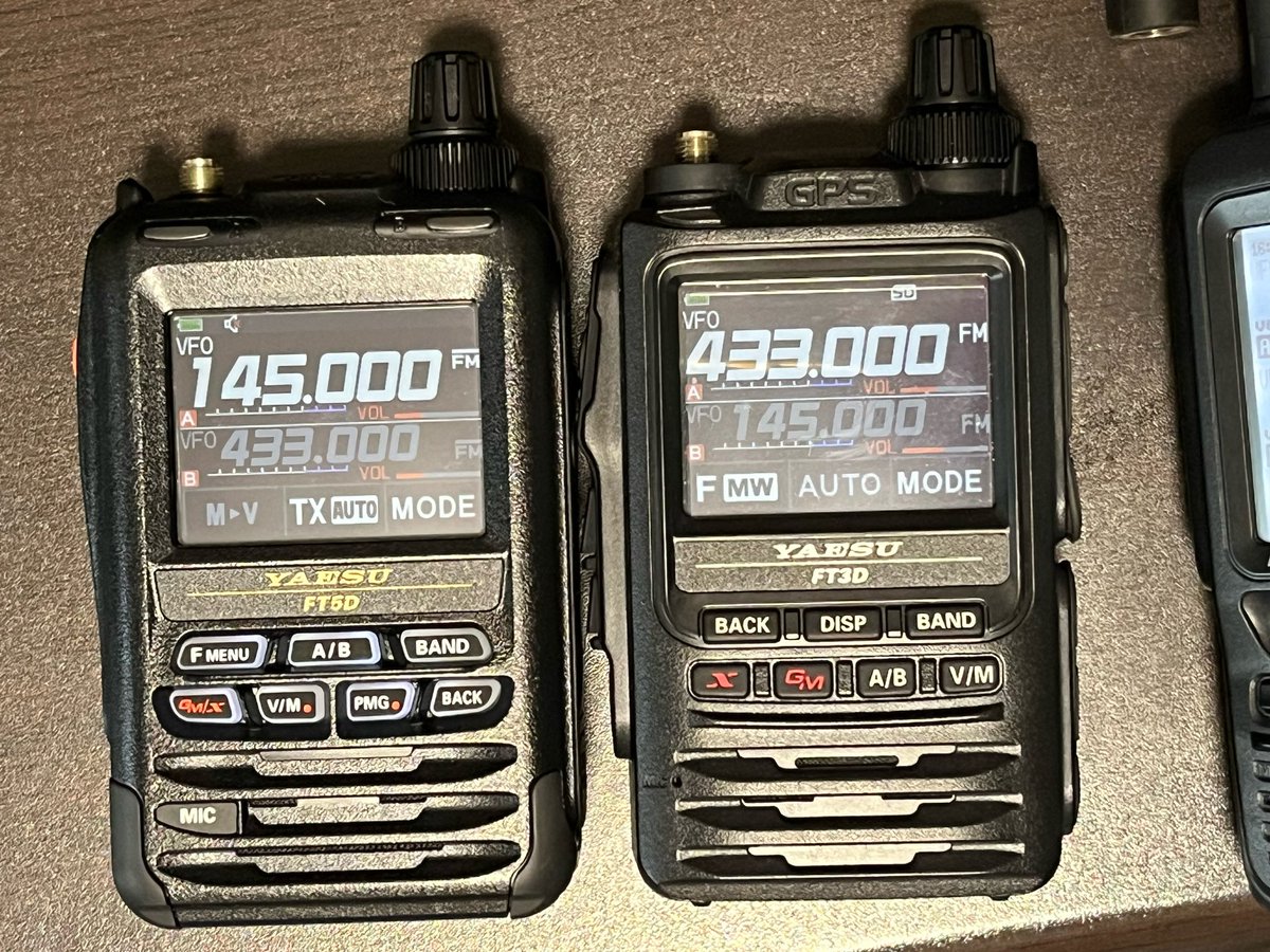 Works39's tweet photo. つまりね、揃ったのよ。
#FT2D,#FT3D,#FT5D が。
2から3は、進化を感じたけど、3から5って、どんな進化なの?
液晶同じっぽいし、感度性能も変わらないし、3Dで良くない?って思う。
悩ましいな、これ。
中身、ほぼ同じなんじゃない?
FT3Dの方がお得に。
エアバンドデータだけ、移管しよう。
#YAESU https://t.co/Z3vs4bh91U