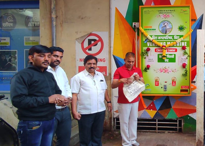 Hardeep Singh Puri on Twitter "महाराष्ट्र के वीटा शहर में लगा थैला ATM! An ATM to dispense