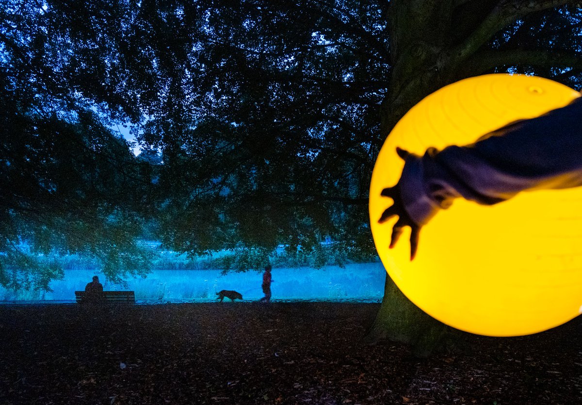 The Moon ✨ by Yassine Alaoui Ismaili

emergeast.com/product/the-mo…