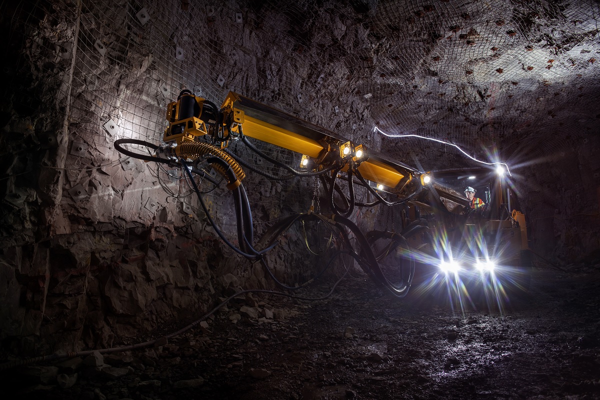 im_mining's tweet photo. Shortly after an appearance at UGOPS, in Brisbane, next week, MacLean's SS5 battery-electric shotcrete sprayer will head to AngloGold Ashanti's Sunrise Dam operation in W.Australia for a trial | https://t.co/bzoZ0aczVj @MacLeanEng #UGOPS #batteryelectric #mineelectrification https://t.co/P7e11u5O8d
