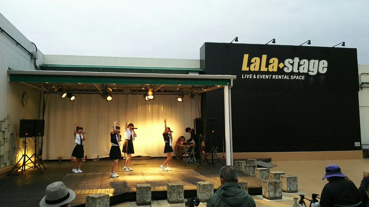 レッスン！！✨
えいみは家庭の都合でお休みです🥲
今日は3/26(日) のライブのリハーサルをしました🔥
この日限り！特別に！メンバーの小中学校の卒業を記念して！✨ランドセルチェキ会✨を開催します！🎒🎉
((JC組も✨ランドセルチェキ会✨するよ！笑))
ぜひお時間がある方は見に来て下さい💙💗💛💜