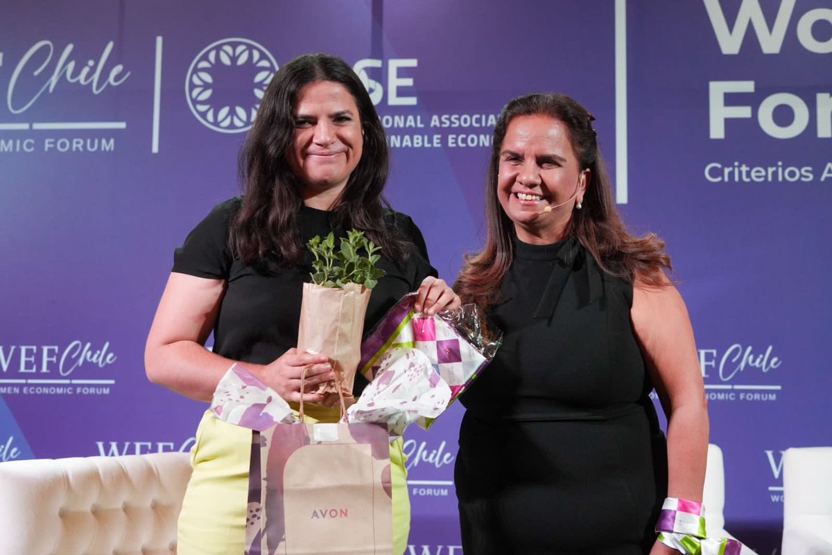 MinMujeryEG's tweet photo. ➡️ En busca de incentivar la participación de las mujeres en los mercados laborales internacionales 👉🏻ministras @totiorellanag y @MarcelaHernando de @MinMineria_cl participan del 4° Encuentro del @WEFChile 💫 https://t.co/BBBGeuv7D8