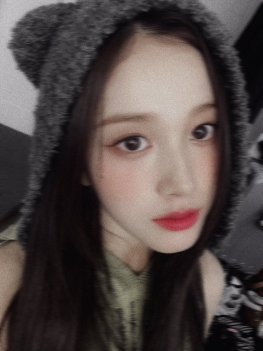 STAYCJFEED's tweet photo. [230323] 🐶💭

"how is it i took a picture with a new filter❤️"
"with a shaky vibe" https://t.co/sQrpHLwrze