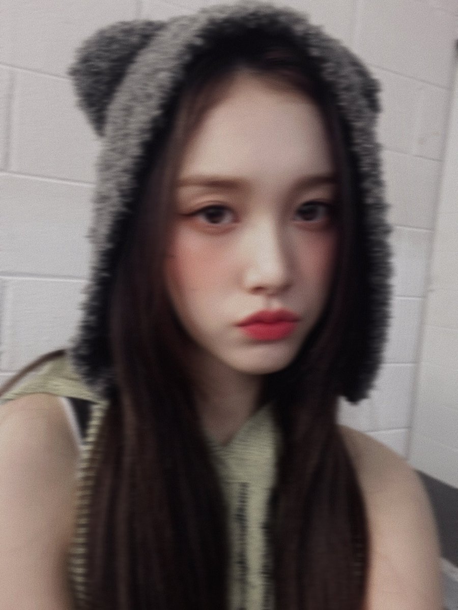 STAYCJFEED's tweet photo. [230323] 🐶💭

"how is it i took a picture with a new filter❤️"
"with a shaky vibe" https://t.co/sQrpHLwrze
