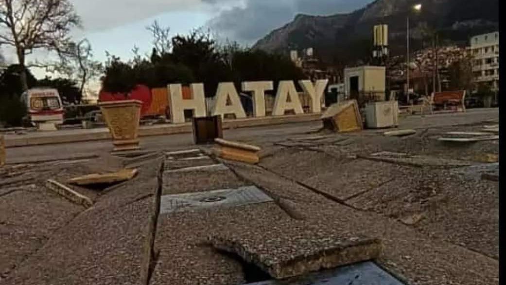 Memlekete Bahar gelecekti, sokaklar mis gibi Nergis kokacaktı.. Cemre havaya, suya ve toprağa düşecekti  Şimdi havaya toz bulutu, suya hayaller, toprağa insanlar düştü...
#Hatay