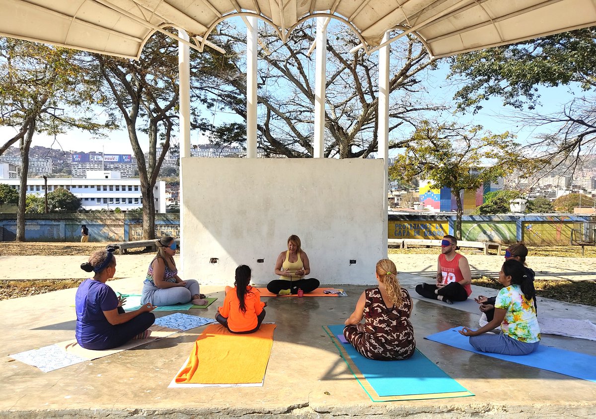 yogaysaludable's tweet image. #Yoga es una maravillosa herramienta para mantenerte saludable y sobretodo equilibrado
Estamos #todosLosSabados en Parque del Oeste
Sector Anfiteatro
De 8 a 9:30 am
@traffiCARACAS
@maraton_CAF 
@Caracascuentame 
@todossomospolar 
@catia_posible
@VocesdeCatia
@RCR750
@LaMega107