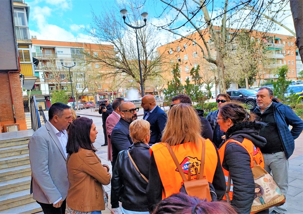 OndaCeroCoslada's tweet photo. #SanFernandoDeHenares -Afectad@s por L7B Metro
Hace unos días @jordi_canyas eurodiputado visitó como hizo @crismaestre la zona O por L7B Metro
Recibido en @Ayto_SFH por @JaviCorpa alcalde y después recorrió con @paml7b.....
https://t.co/H5y5iHoyxe
Fotos @OndaCeroCoslada 102.0 FM https://t.co/gS8SKmrJZl
