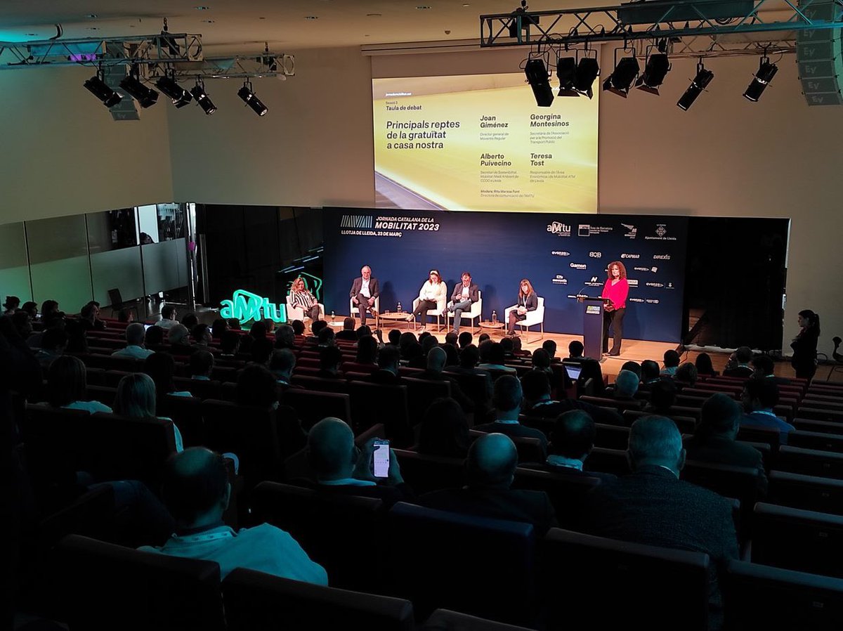 NexusGeographic's tweet photo. Avui som a #Lleida, presents a la Jornada Catalana de la Mobilitat organitzada per l’@amtu_cat, que en aquesta edició debat sobre els principals reptes de la gratuïtat del transport públic. 

#JCATMobilitat23 #MappingYourWorld https://t.co/dPyuEXDMDB