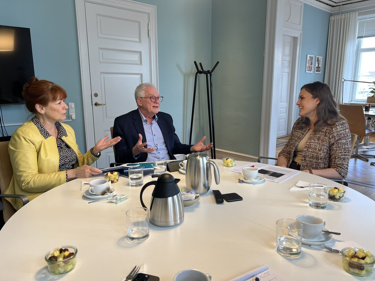 Tak for opbakningen til et positivt syn på digitalisering 👁💻📱

Digitalisering er i højere grad løsningen frem for problemet, siger  digitaliseringsminister <a href="/marie_bjerre/">Marie Bjerre</a> efter et godt møde med @DITdanskIT 👏 

#dkpol #digidk #digitalisering