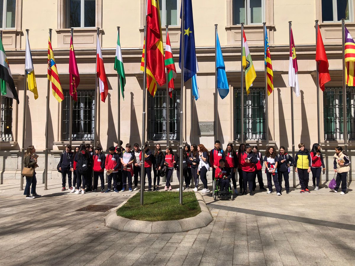 Intenso día el de ayer en Madrid, visitando las instituciones más importantes de la democracia. El Senado es la Cámara Alta de las Cortes Generales, órgano constitucional que representa al pueblo español. Es la cámara de representación territorial.​<a href="/Senadoesp/">Senado de España</a> <a href="/centrosfest/">Fundación Educativa Santísima Trinidad</a>