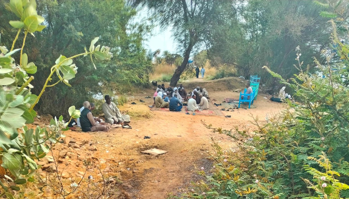 مازال البحث جاري بواسطة الغطاسين النوبيين في صباح اول يوم من رمضان
 اليوم الثامن عشر
أرجوكم لا تنسوا اخوانكم المفقودين من الدعاء
حلقات الذكر هذا العام على النيل💔😢
يارب افرجها..
#حملة_لانقاذ_غرقي_شباب_النوبة
#شبابنا_تحت_النيل
#انقذو_غرقى_النوبة