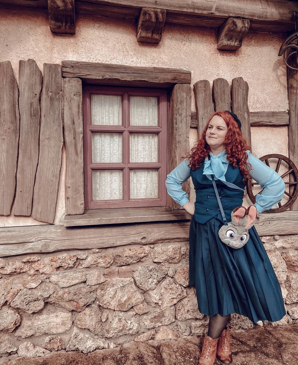 thedisneybound's tweet photo. #disneyboundchallenge day 22: ...make it blue! 💙

✨ ilanatacobelle
✨ cecileofnaboo
✨ disneyplusj0
✨ katrinaofgenovia

#disneyland #disneyworld https://t.co/T8zBj2ATiO