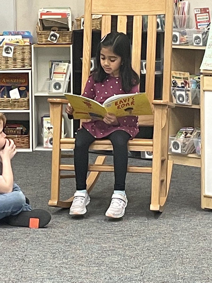 MrsHeschsclass's tweet photo. It fills my heart with joy when former students come to read to my class! Thanks for sharing this amazing reader ⁦@MrsGibsonTCE⁩ #TCECardinals https://t.co/tQmOw5ywfc