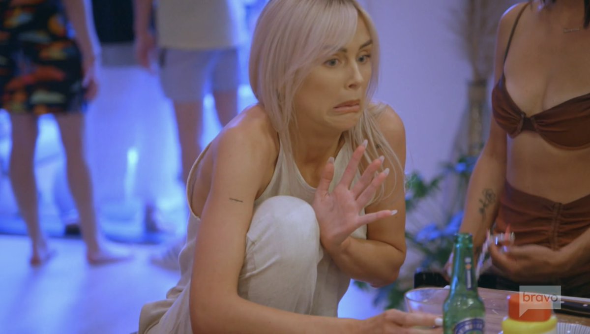 sur_rules's tweet photo. me watching Ariana defend Rachel when we know what’s coming 😭😭 #pumprules https://t.co/4lzlbK66PN