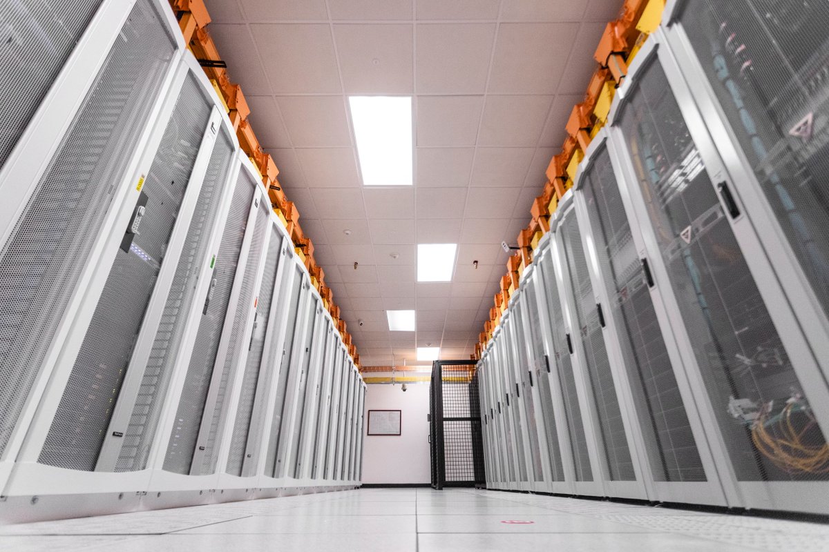 NabiaxDC's tweet photo. En esta fecha tan señalada queremos desearos a todos un ¡Feliz Día Internacional del Data Center! Todo lo que ocurre en Internet pasa por un #datacenter, jugando así un papel fundamental en la #digitalización de la sociedad. Otro motivo de orgullo por formar parte de este sector. https://t.co/hvBlUZE5Vo