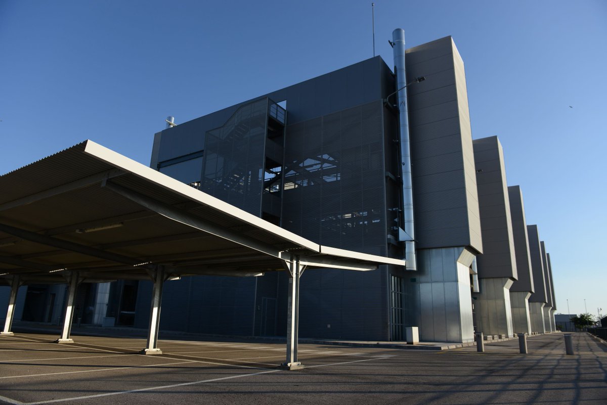 NabiaxDC's tweet photo. En esta fecha tan señalada queremos desearos a todos un ¡Feliz Día Internacional del Data Center! Todo lo que ocurre en Internet pasa por un #datacenter, jugando así un papel fundamental en la #digitalización de la sociedad. Otro motivo de orgullo por formar parte de este sector. https://t.co/hvBlUZE5Vo