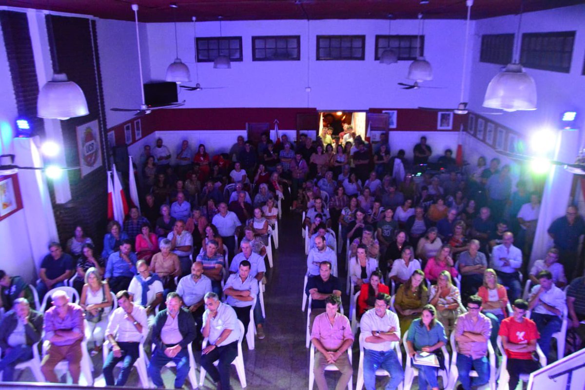 valenmirandaok's tweet photo. Hablar de la CONADEP y del Juicio a las Juntas es hablar de nuestra historia y de la recuperación de la democracia.
Nos visitó en #Trenque,  @SalvadorPBA quien integró la Comisión y relató el dolor, la esperanza, vivencias y circunstancias 

¡Muchas gracias por venir! 🙌🏼 https://t.co/QoOZDEIWMo