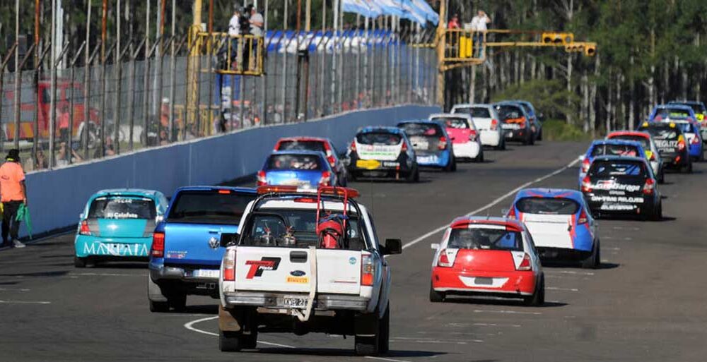 labrujula24's tweet image. Con 150 autos y varios pilotos de la “legión regional” el Turismo Pista llega a Concordia labrujula24.com/notas/2023/03/… #Deportes #autódromodeconcordia #todomotores #turismopista