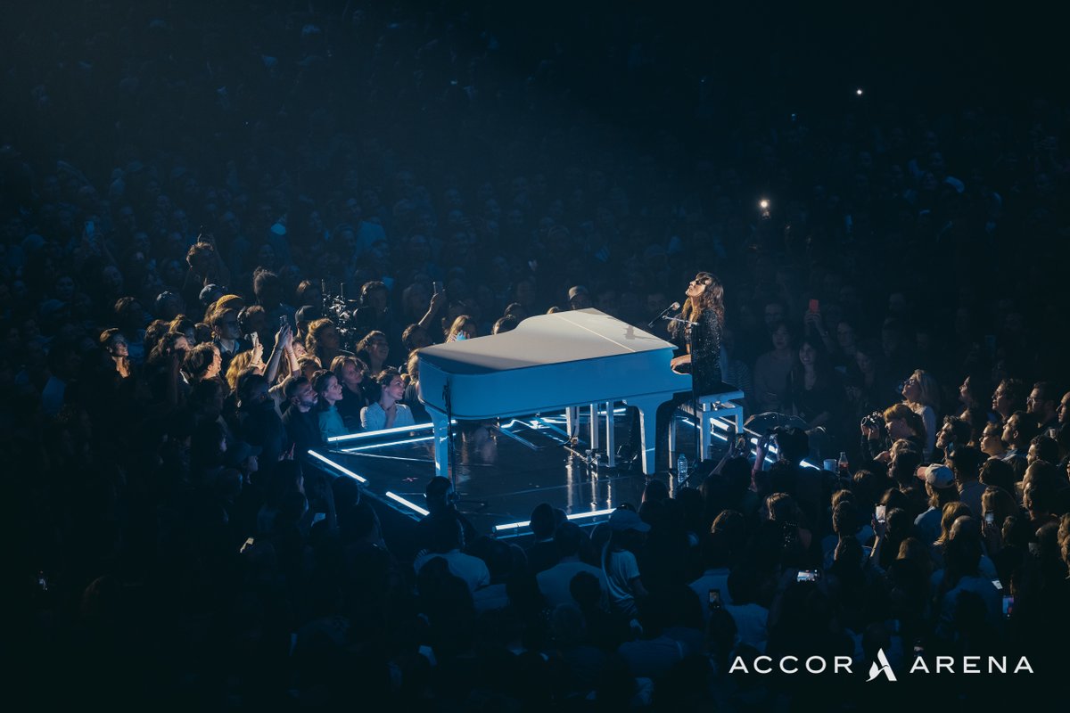 Accor_Arena's tweet photo. « Un éternel rendez-vous. Sans issue tu joues. Dis moi juste où on va »
- Juliette Armanet, 17/03/2023-
🪩 L’une des stars #SoFrenchy de l’Accor Arena a proposé un show de folie : l'ambiance & le public étaient au r-v !
Un grand Merci à @juliettearmanet !
📸: @nickoguihal https://t.co/WYASyYiHgl