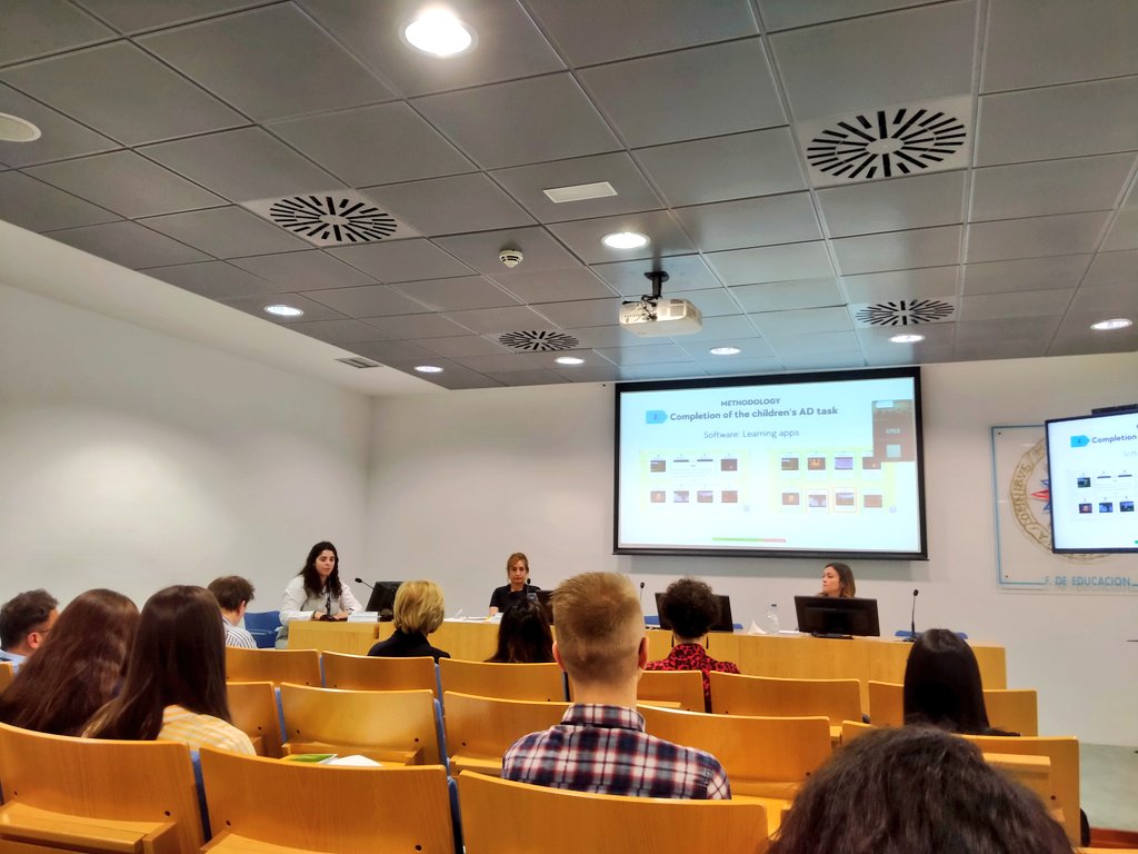 tradit_23's tweet photo. Enjoying the wonderful parallel sessions of @tradit_23. Here some pictures @EliaRamirezTrad @Lorilaro7 @LuciaPintadoDCU @MarOgea @cbtrad @abolgaresc @AzaharaVeroz @tradilex @Tradit_UNED #AVT #didactics #conference https://t.co/IgbkuTdCNp