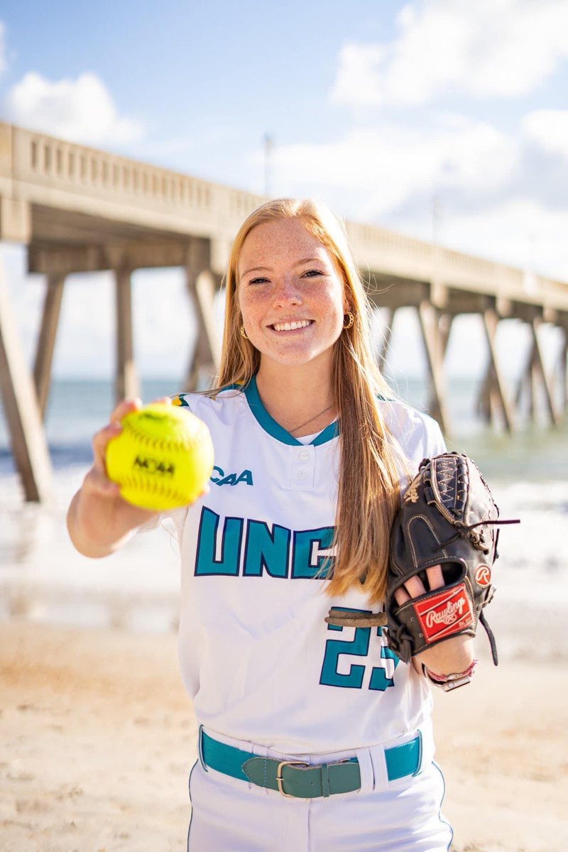 If you see our ⚡️girl <a href="/PeytonEckert23/">Peyton Eckert</a>  today wish her a happy birthday! 🎂 
Ringing in year 18 with some 🔥HS stats:
60 inning pitched
138 strikeouts-most in the state!
2 earned runs and  0.23 ERA 
Opponents batting average is a measly .075
Keep it going, P!!
#getstruck⚡️
#ILEAP