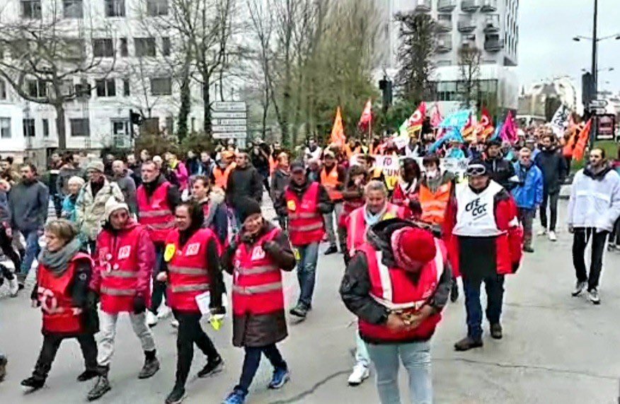 On lâche rien Jusqu’au retrait !
Les militants de la #fecfo nombreux pour revendiquer le retrait d’une injuste et inutile réforme des retraites !
Il est temps d’entendre Mr Macron et de retirer votre réforme
Vous êtes une poignée nous sommes des millions !
Ici à Nice et Rennes