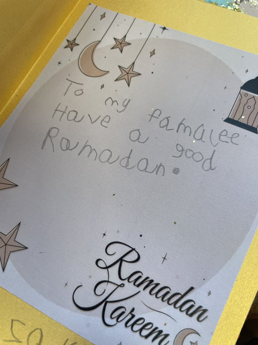knaknakna222's tweet photo. RMP @hifieldji are ready for the month of Ramadan. ✨ This morning we created special cards for our families. #PACTShare #Ramadan2023 #RamadanKareem 🌙 https://t.co/pLYkP6hnDd
