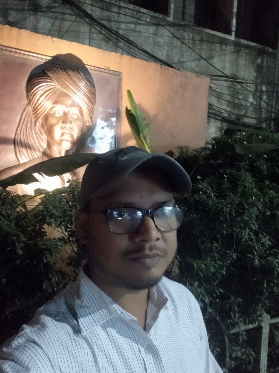 मैं और भगतसिंह...
तुम्हे यह फ़िक्र है हर दम
नई तर्ज़-ए-जफ़ा क्या है
हमें यह शौक़ है देखें
सितम की इंतेहा क्या है
