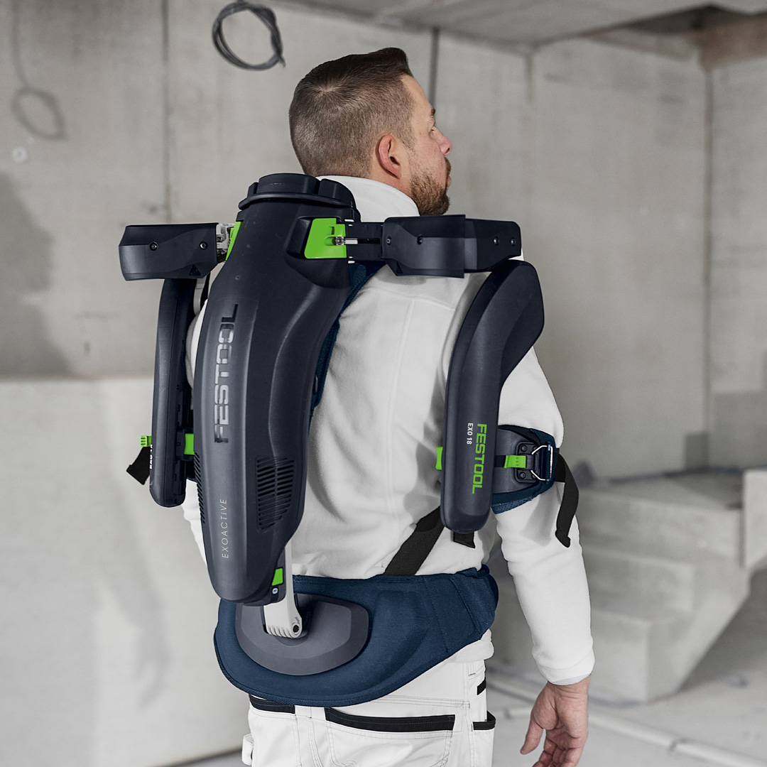 Das #ExoActive ist so einfach anzulegen wie ein Rucksack.😍 Zusammen mit dem Gurtsystem lässt es sich schnell anpassen und ist dabei im Handumdrehen #einsatzbereit und kann dich auf der Baustelle #unterstützen.💪💚 ✅ Mehr Informationen findest du unter festool.de/exoactive