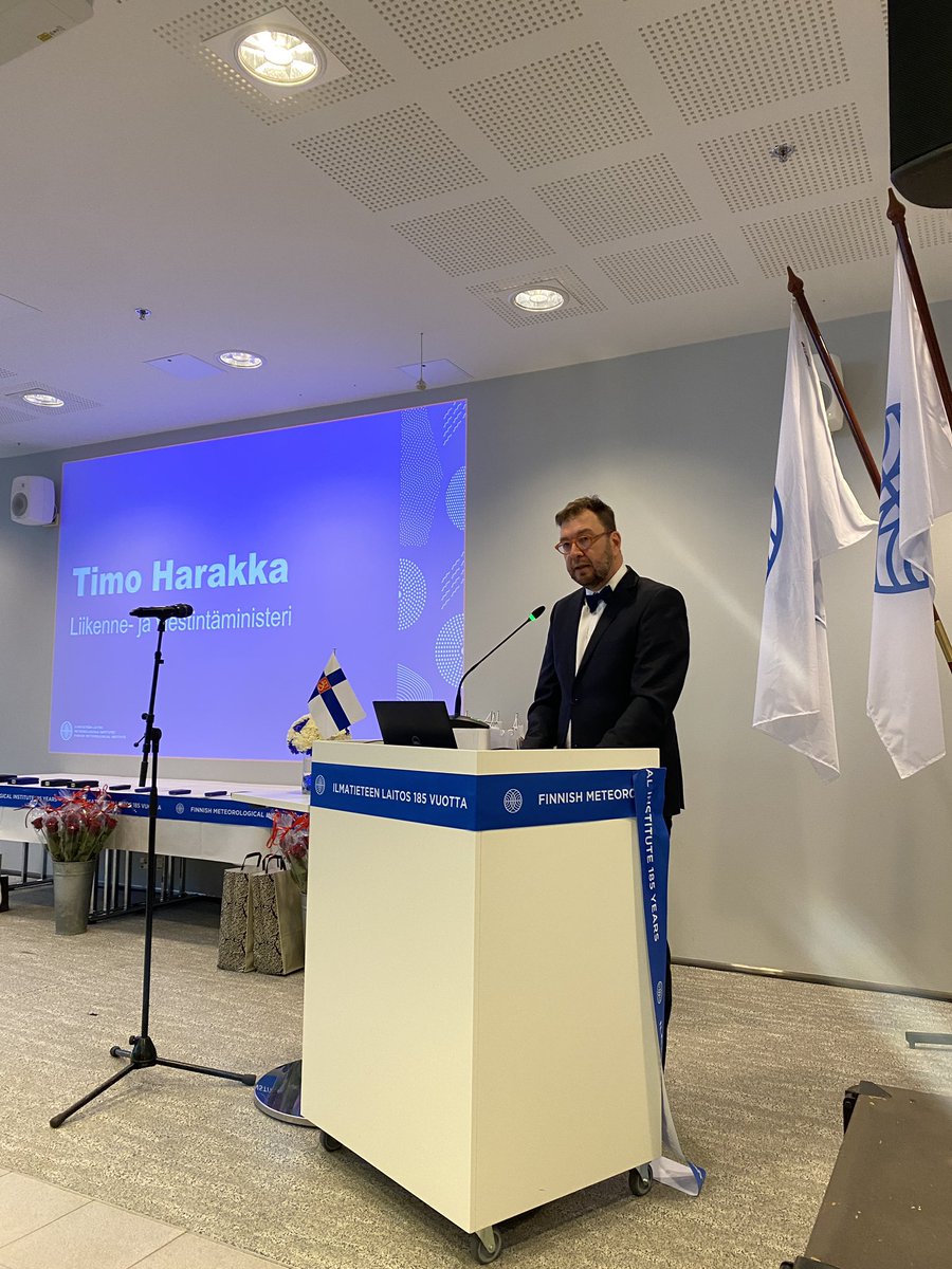 JOANNASaarinen's tweet photo. Ministeri Timo Harakka onnitteli lämpimästi 185-vuotiasta Ilmatieteen laitosta @IlmaTiede Maailman ilmatieteen päivänä #WorldMeteorologicalDay2023 IL:n rooli yhteiskunnan turvallisuuden hyväksi on kriittisen tärkeä! https://t.co/KZ2JZTHUkm