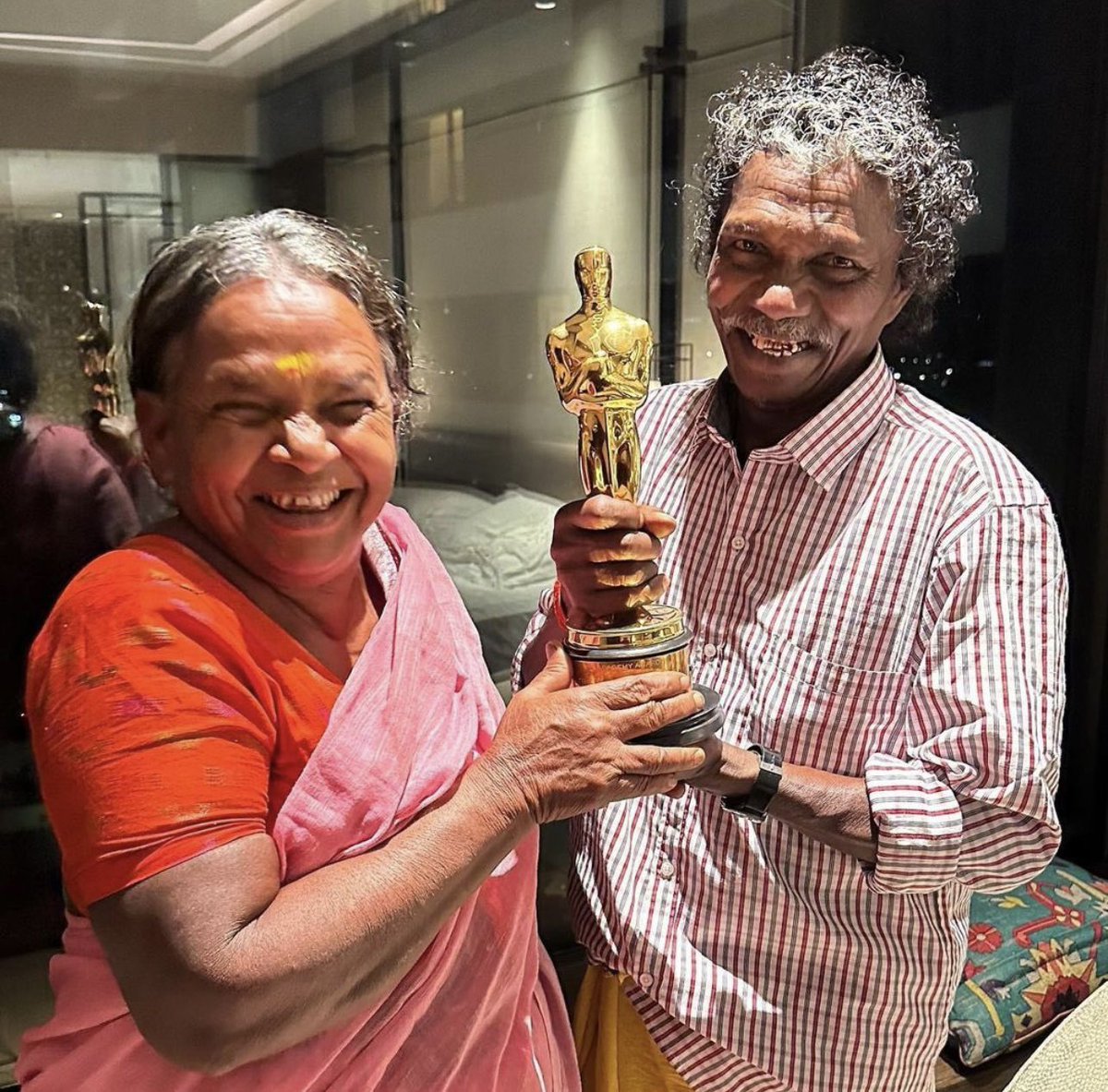 Shivatalks1's tweet photo. The Elephant Whisperers ❤️ Bomman and Bellie #Oscars #Oscars2023 Photo @letscinema #TheElephantsWhisperers #TNForest #Oscarwinners https://t.co/ddi2YCMr0d