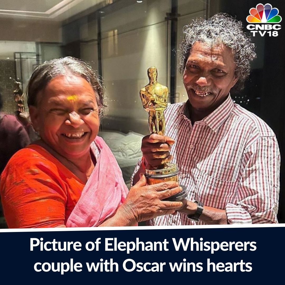 This photo of #TheElephantsWhisperers' couple Bomman and Bellie with the #Oscars trophy is winning hearts all over. 

#AcademyAwards #AcademyAwards2023  

Take a look ⬇️
cnbctv18.com/entertainment/…