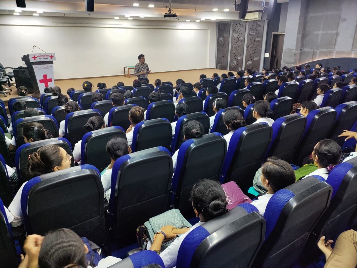 redcrossgujarat's tweet photo. 152 new #volunteers joined our network of #DisasterManagementTeam for emergency situations under the guidance of our hon. #chairman Shri @ajayhpatel9262 sir &amp; were given #training, carrying forward our motto of building #Disaster Response Team.
#Gujarat #RedCross #IRCS #Volunteer https://t.co/x1KwJwwV0t