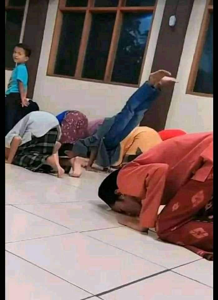 amende_sial's tweet photo. Kejar terawih! https://t.co/mREYqIgcDz