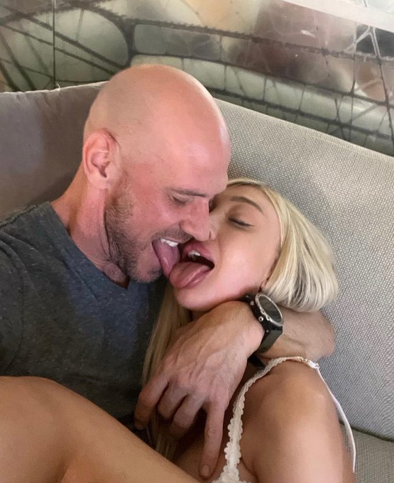 OMG..you should see me💦. It&rsquo;s so hot. Here is where you&rsquo;ll see it all.  https://t.co/P8VFcGc1l4 https://t