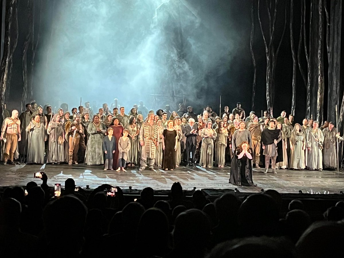HelenaDix's tweet image. So this happened last night.....
Thank you for the EPIC amount of messages/wishes. I can tell you that a @MetOpera jump in as Norma is not for the faint hearted!
But, I got to make MUSIC to the highest level with fab colleagues, and that's the part I'm most grateful for.