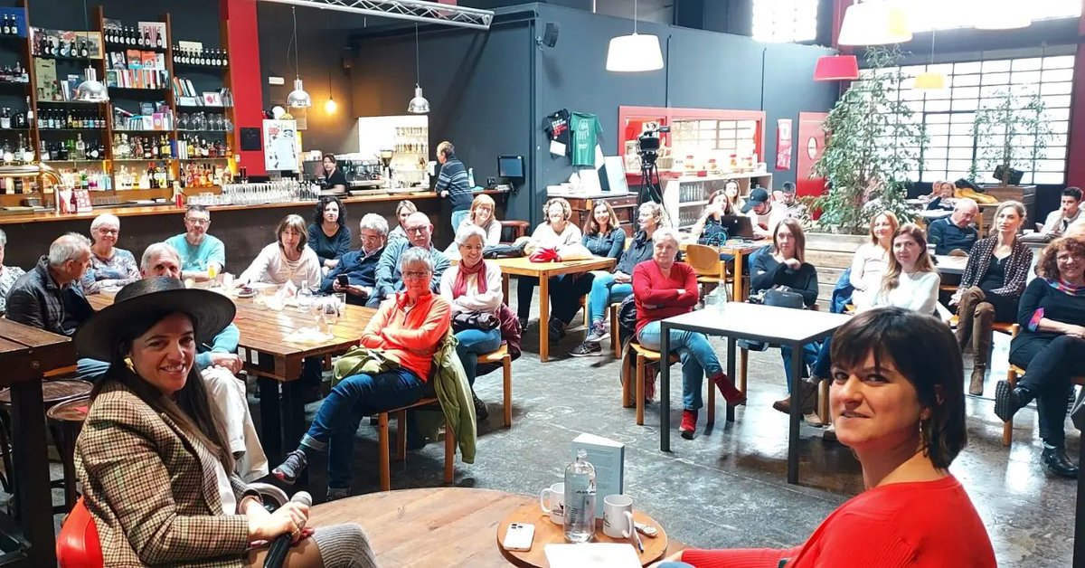 ClaraMarCla's tweet photo. Dissabte vam omplir @eltarambana de riures i disbauxa amb la @holasoclaregi i #lescalcesalsol
@Compascardedeu @rtvcardedeu @campanallibres @penguinrandom https://t.co/a73kpQjPnA