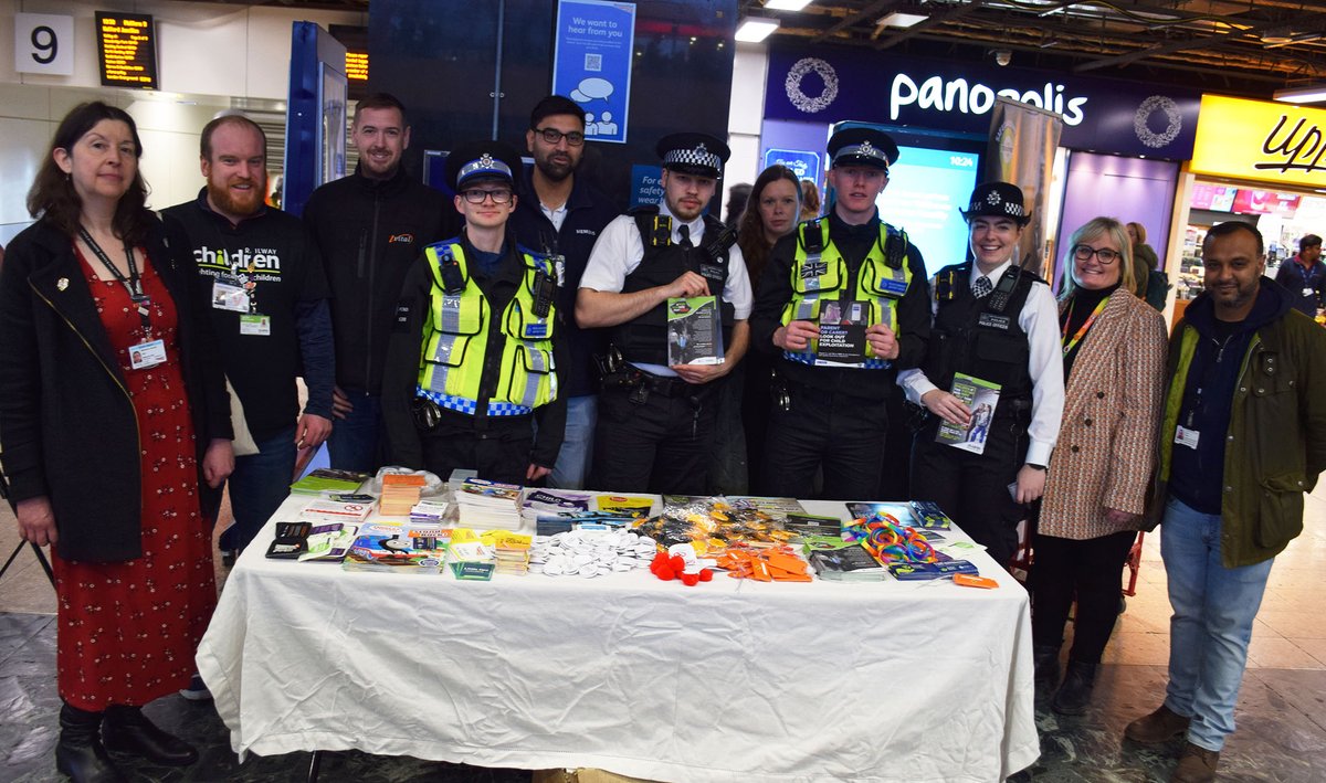 CamdenCouncil's tweet photo. We joined partners from @RailwayChildren @BTP @MPSCamden @MPSHolborn @NetworkRailEUS and others at Euston Station today to highlight efforts to protect vulnerable children and ways to report concerns #StopCSE
👉🏽https://t.co/BCC9k7vJ6M https://t.co/YsUAIf07qr