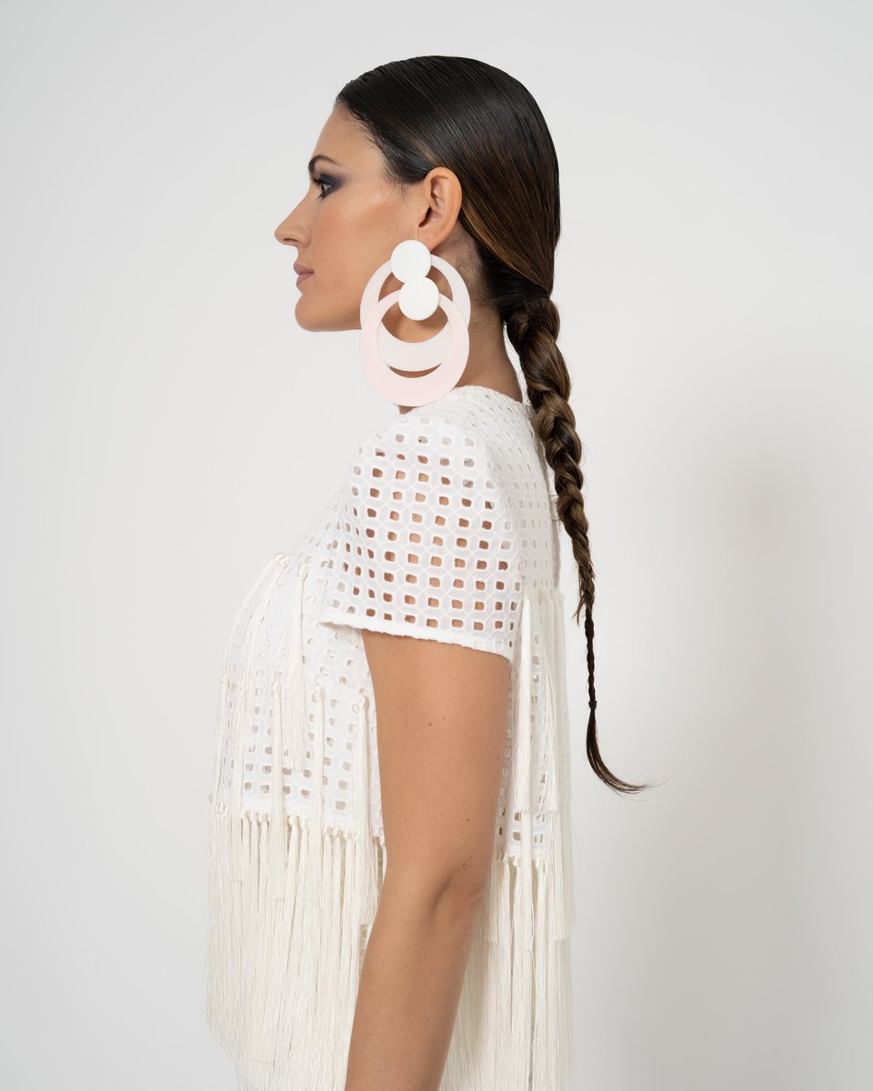 JoseHidalgoModa's tweet photo. PANTONE JOSÉ HIDALGO FERIA 2023

▪️PHOTO: @ernestocastillofoto 
▪️ARTISTIC DIRECTION: @pedrogonzalezmoda 
▪️MUA AND STYLE: @evaromeromakeup 
▪️MODEL: @cristinalopezjapon

#PantoneJoseHidalgoFeria2023 #ModaFlamenca #Moda #Artesanía #JoséHidalgo #Sevilla #FeriaDeSevilla #Feria2023 https://t.co/5m003MfgrK