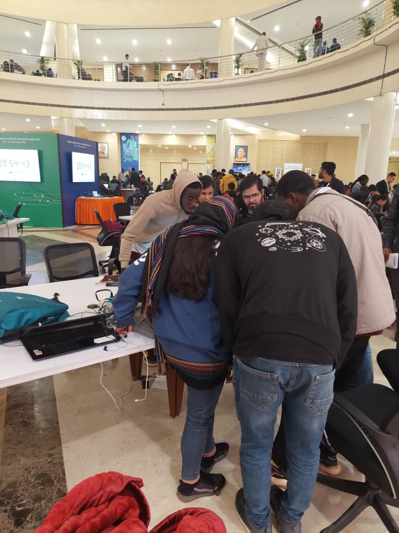 ZCHPC_Zimbabwe's tweet photo. 18 Zimbabwean students went to India to participate at an educational Hackerthon program with their one spoc Mrs Maria Adriano and three mentors from ZCHPC. Five students from Zimbabwe scooped gold medals. https://t.co/1jrCKGfG3M