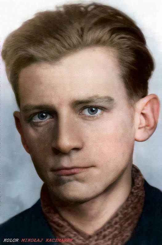 ZaPLMundurem's tweet photo. 80 lat temu 1943 r Janek Bytnar był masakrowany przez niemieckich bandytów z Gestapo.💔
"Rudy" mimo tortur nikogo nie zdradził. Zmarł na skutek odniesionych ran
„A kiedy trzeba, na śmierć idą po kolei, jak kamienie przez Boga rzucane na szaniec”.
Jan Bytnar "Rudy" Pan Bohater🇵🇱 https://t.co/sHcS5fwvqx