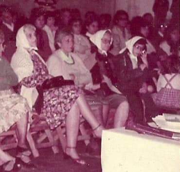 "Mi abuela tiene un pañuelito que mucho tiempo cuidó, y a veces cuando está cansada me pide sonriendo que lo cuide yo".