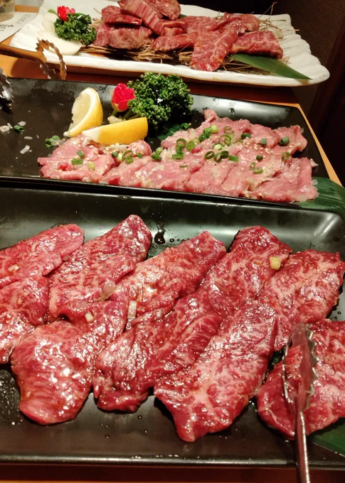 こむぎ先生とご飯食べに行ってきたよ…❕
めちゃめちゃ可愛かったしイラストのお話いっぱいできて嬉しかった…✨

スケブも描いてもらったの……可愛すぎる……家宝にします……😭💕

こむぎ先生の利き腕を食べたので私も今日から神絵師です。 