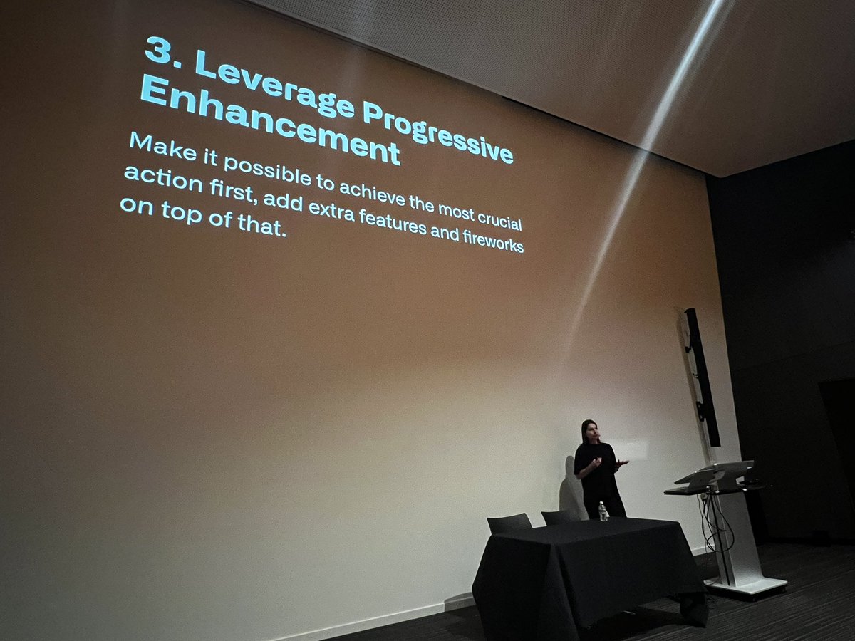 bramus's tweet photo. HEAR HEAR! #ProgressiveEnhancement #EmbraceThePlatform #DevDay https://t.co/Rnx463Qmi0