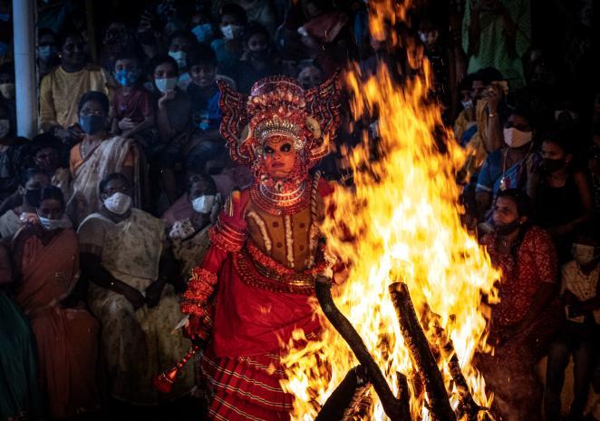 Theyyam : Embracing The Divine
Art by <a href="/shadesofdharma/">shadesofdharma.eth</a>
Photography by <a href="/ekphotogirl/">Swathi Shah (📸,💙💛)</a>

0.25E Auction on Opensea

opensea.io/assets/ethereu…

#CGWORLD