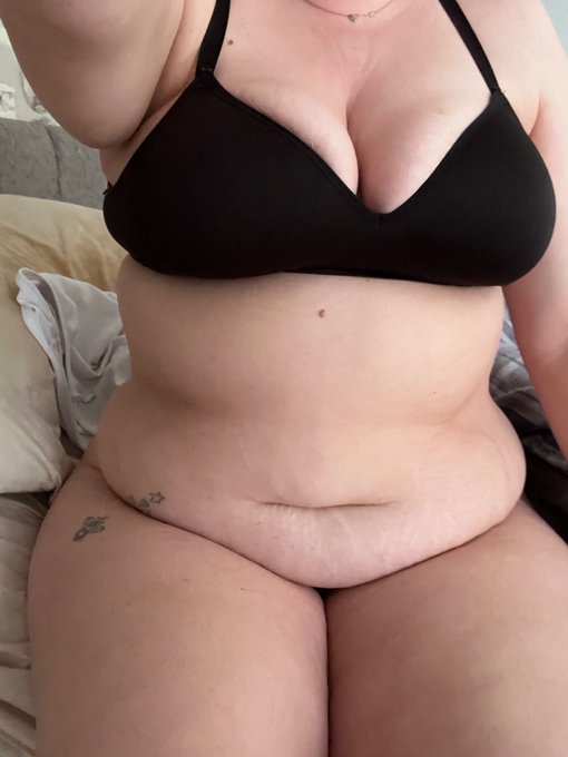 Like a thick mommy?! https://t.co/9vbw9MZxRd